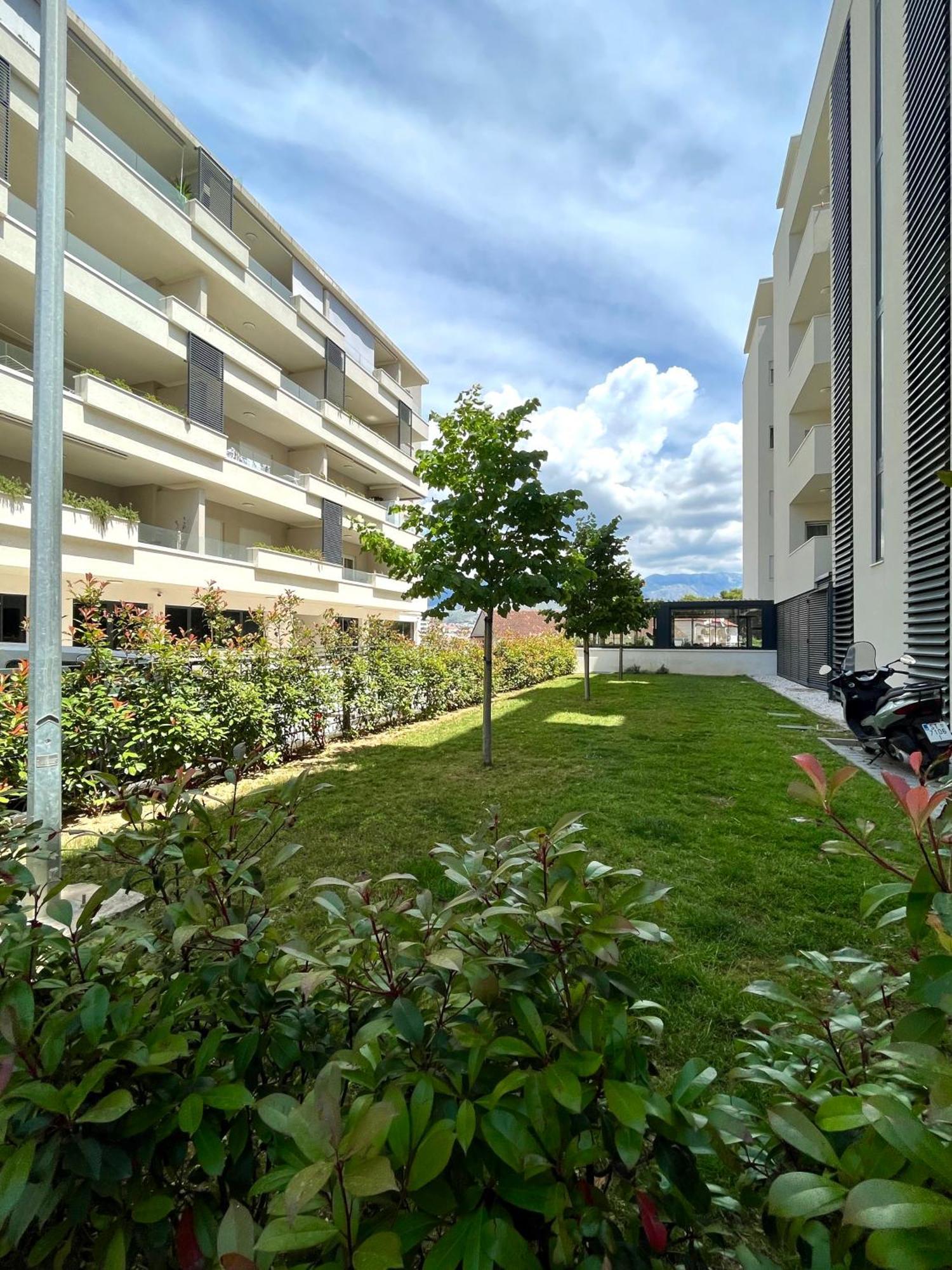 Luxury Apartment Rinos - Free Garage Parking Split Exteriör bild